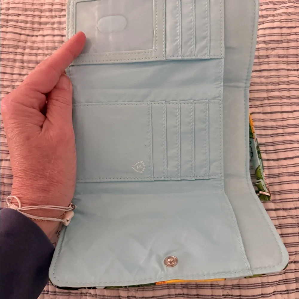 Vera Bradley Wallet/Wristlet - Picture 4 of 5